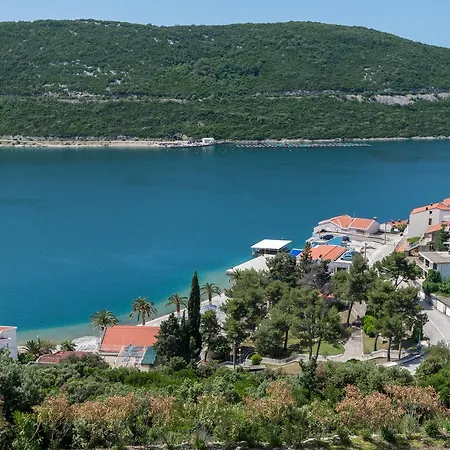 Obradovic 3* Neum